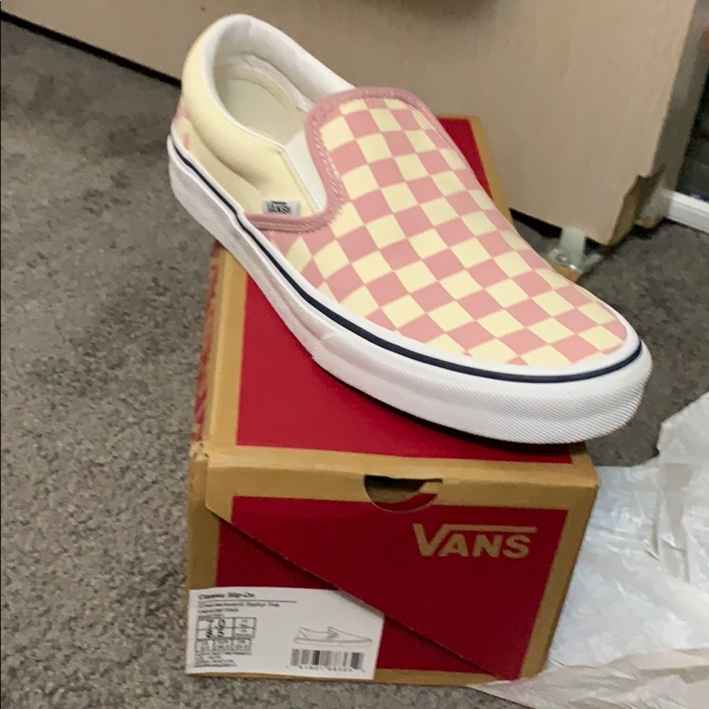 Pink Checkered: Classic Slip-On Vans
